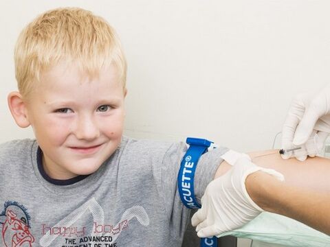 Jika disyaki serangan parasit, kanak-kanak itu menderma darah untuk analisis